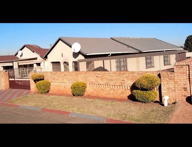 3 BEDROOM HOUSE FOR SALE IN SPRUIT VIEW